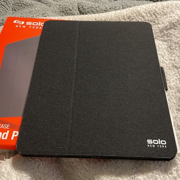 iPad Pro case - Picture 3 of 3